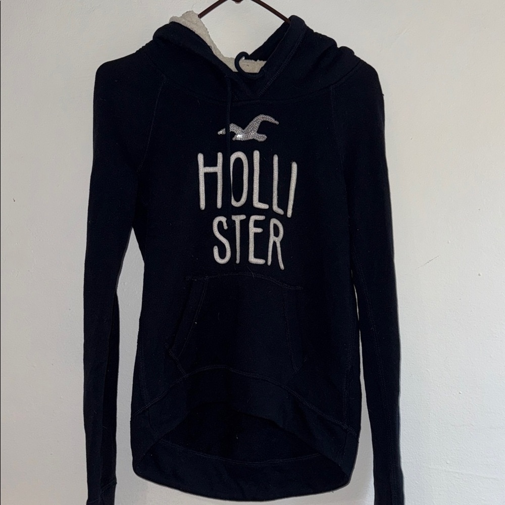 Hollister Women's Black and White Logo Hoodie